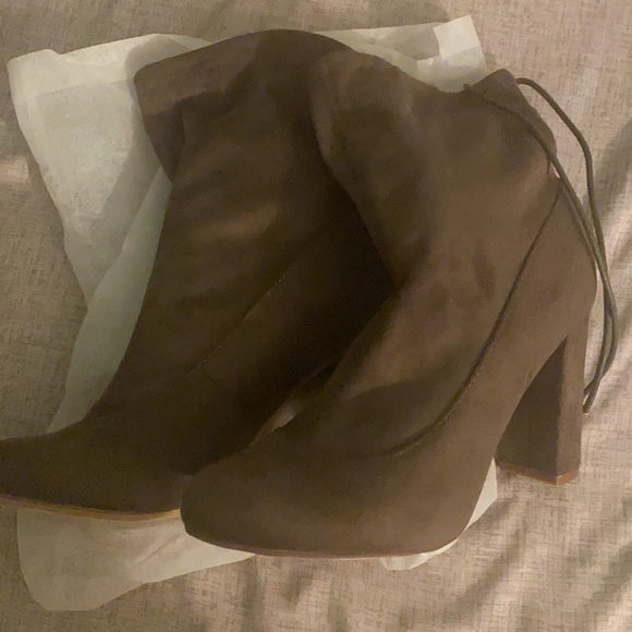 Boots - Picture 3 of 7